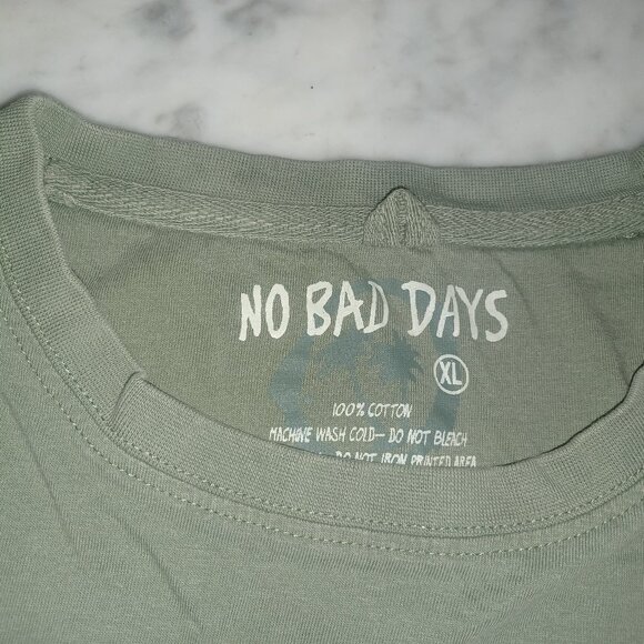 No Bad Days Men's Graphic Tee XL Olive Green Tropical Theme - Picture 2 of 4